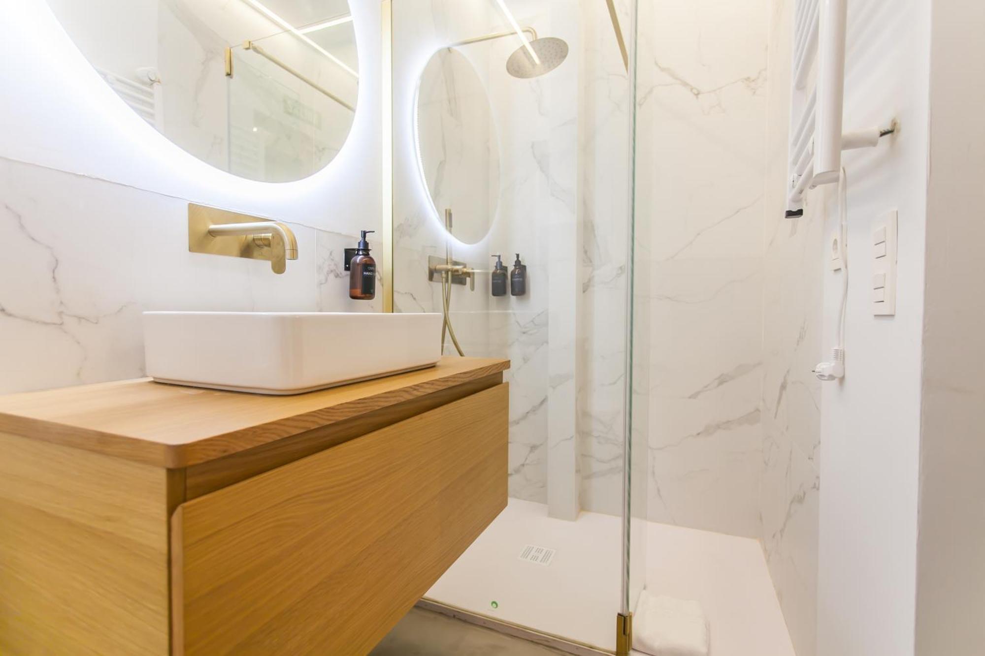 Guernica Luxury Duplex - Location, Light, And Art Apartment Мадрид Екстериор снимка
